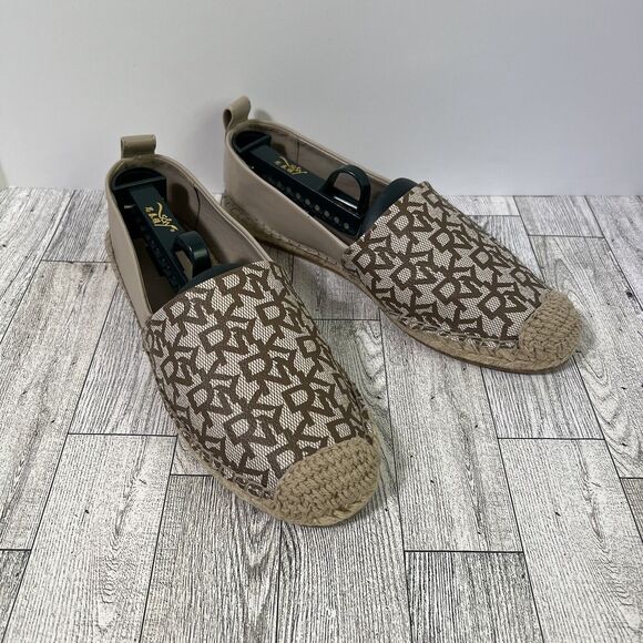 DKNY Mali Espadrille Slip On Flats Shoes Womens 8 Tan Leather Upper LOGO - Picture 1 of 15